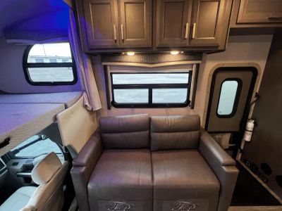 2024 Thor Motor Coach MAGNITUDE - Photo 13