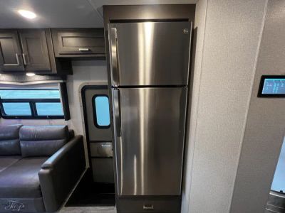 2024 Thor Motor Coach MAGNITUDE - Photo 10