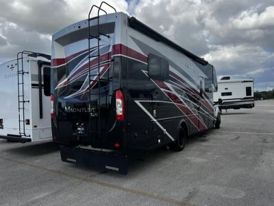 2024 Thor Motor Coach MAGNITUDE - Photo 34