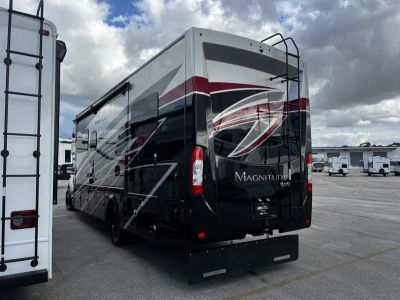 2024 Thor Motor Coach MAGNITUDE - Photo 35