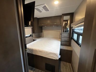 2024 Thor Motor Coach MAGNITUDE - Photo 15