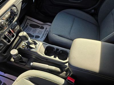 2025 Jeep Wrangler - Photo 22