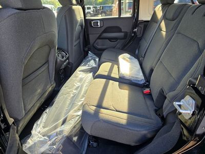 2025 Jeep Wrangler - Photo 27