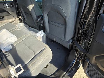 2025 Jeep Wrangler - Photo 29
