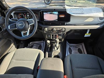 2025 Jeep Wrangler - Photo 31