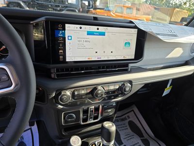 2025 Jeep Wrangler - Photo 20