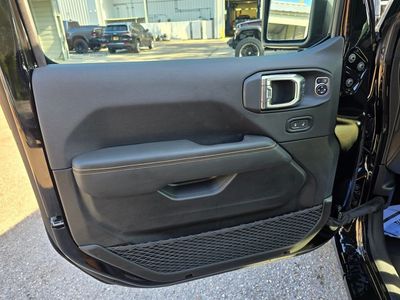 2025 Jeep Wrangler - Photo 12