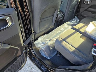 2025 Jeep Wrangler - Photo 26
