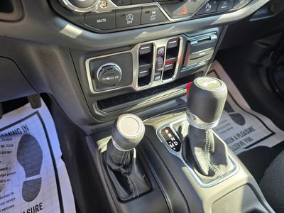 2025 Jeep Wrangler - Photo 25