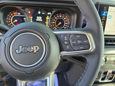 2025 Jeep Wrangler - Photo 18