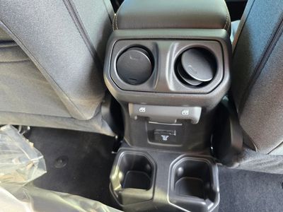 2025 Jeep Wrangler - Photo 30