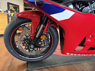 2026 Honda CBR650R E-Clutch - Photo 7