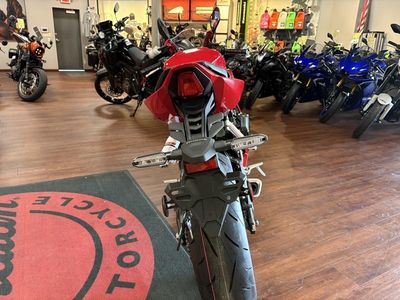 2026 Honda CBR650R E-Clutch - Photo 11