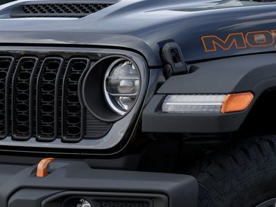 2026 Jeep Gladiator — photo 10 view