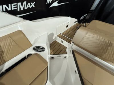 2025 Sea Ray SDX 270 - Photo 9
