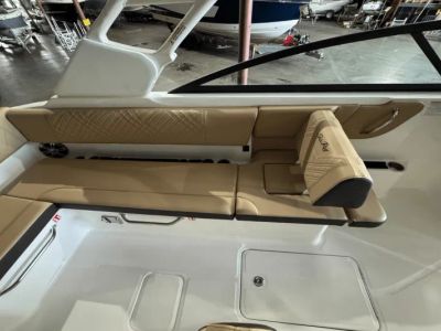 2025 Sea Ray SDX 270 - Photo 13