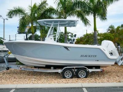 2026 Blackfin 222CC — front three-quarter view