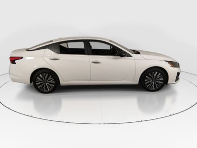 2025 Nissan Altima — photo 8 view
