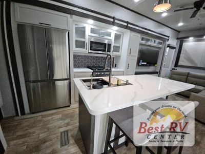 2025 CrossRoads RV Hampton - Photo 12