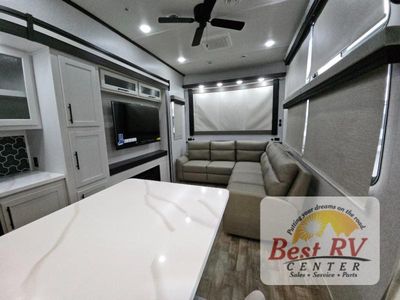 2025 CrossRoads RV Hampton - Photo 14