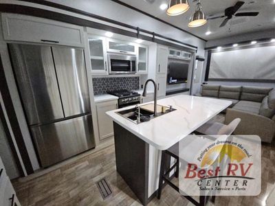 2025 CrossRoads RV Hampton - Photo 11