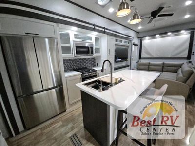 2025 CrossRoads RV Hampton - Photo 10