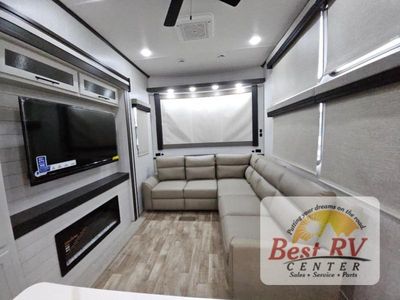 2025 CrossRoads RV Hampton - Photo 15