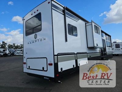 2025 CrossRoads RV Hampton - Photo 3