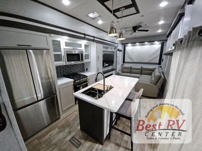 2025 CrossRoads RV Hampton - Photo 9