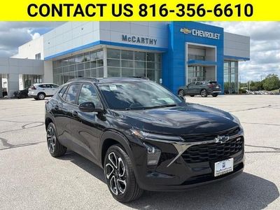 2026 Chevrolet Trax 1TU58 — front three-quarter view