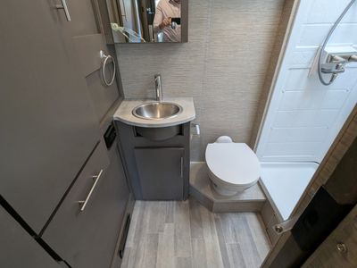 2023 Thor Motor Coach Axis — photo 19 view