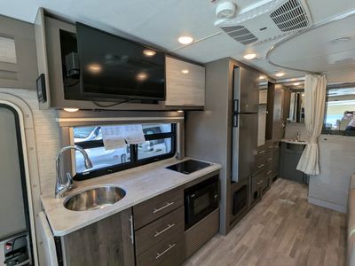 2023 Thor Motor Coach Axis — photo 10 view