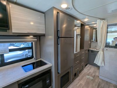 2023 Thor Motor Coach Axis — photo 8 view