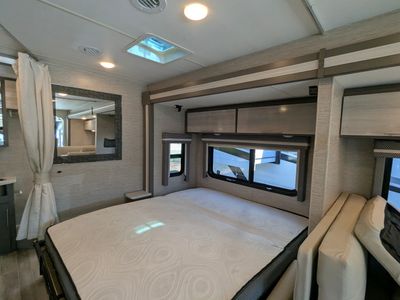 2023 Thor Motor Coach Axis — photo 13 view