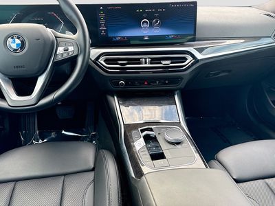 2023 BMW 3 Series - Photo 18