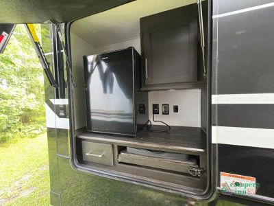2025 Keystone RV Avalanche — photo 8 view
