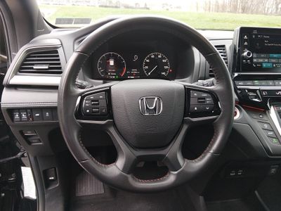 2025 Honda Odyssey — photo 12 view