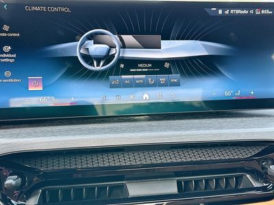 2026 BMW 3 Series — photo 13 view