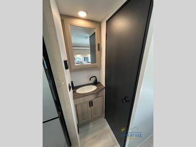 2024 Forest River Sunseeker LE Chevy — photo 10 view