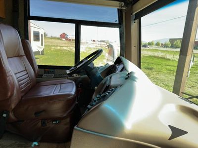 2017 Thor Motor Coach Venetian — photo 11 view
