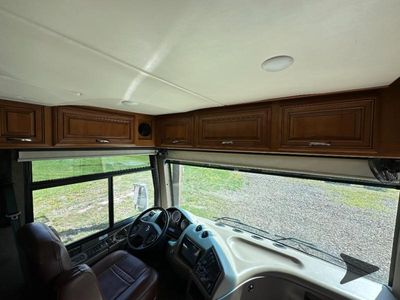 2017 Thor Motor Coach Venetian — photo 14 view