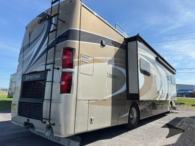 2017 Thor Motor Coach Venetian — detail view