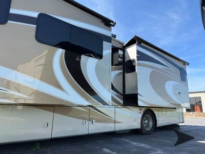 2017 Thor Motor Coach Venetian — photo 7 view