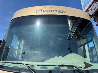 2017 Thor Motor Coach Venetian — photo 9 view