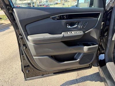 2025 Honda Pilot — photo 16 view