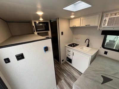 2026 Jayco Jay Flight SLX — photo 17 view