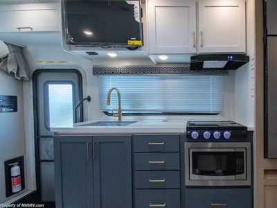 2026 Thor Motor Coach Quantum Sprinter - Photo 14