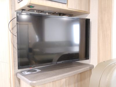 2022 Winnebago Micro Minnie FLX — photo 12 view