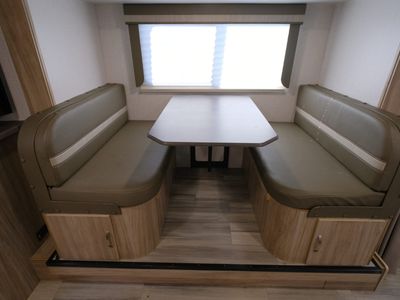 2022 Winnebago Micro Minnie FLX — photo 10 view