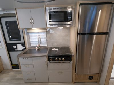 2022 Winnebago Micro Minnie FLX — photo 7 view